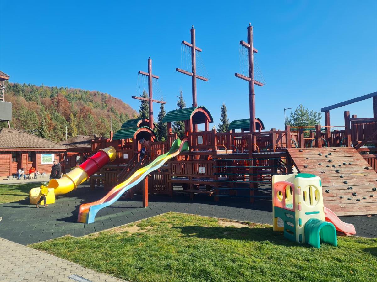 Snowland Apartmany Valča Exterior foto